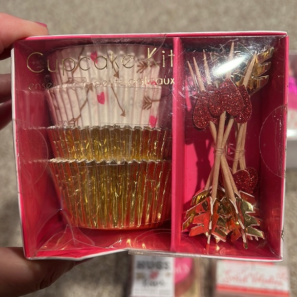 Meri Meri Valentine’s Day cupcake kits and liners, NEW! - Picture 5 of 9